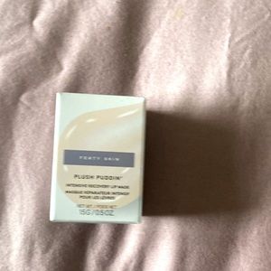 Fenty Skin Plush Puddin' Intensive Recovery Lip mask!❤️